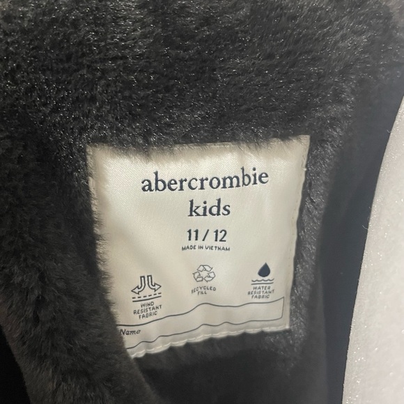 Abercrombie Cozy Puffer kids size 11/12 , faux fur lined , in speckled grey - Picture 6 of 7